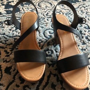 Thick heel with studs